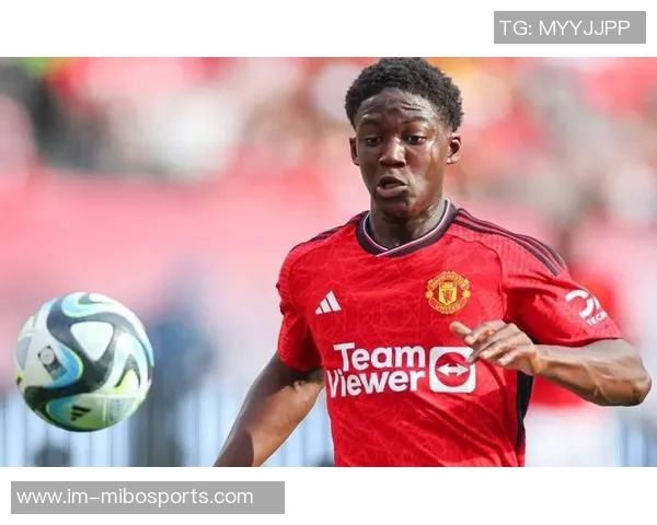 梅努姐姐晒笑容照片引发热议阿莫林下课后球队新篇章开启